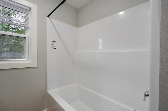 610 Chicago Ave, Marionville, MO 65705 - bathroom featuring baseboards