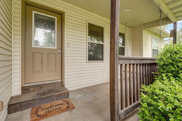 property entrance featuring a porch