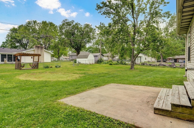 view of yard featuring a patio area