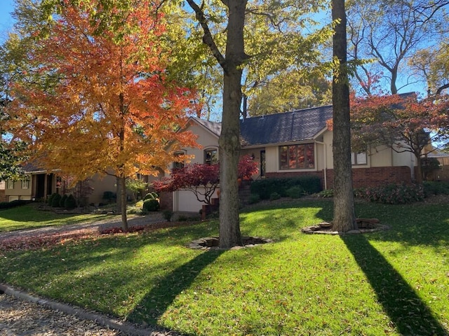 1918 E Buena Vista St, Springfield, MO 65804 - view of front of house with brick siding and a front lawn