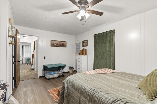 311 S Center St, Fordland, MO 65652 - bedroom featuring wood finished floors, a textured ceiling, and ceiling fan