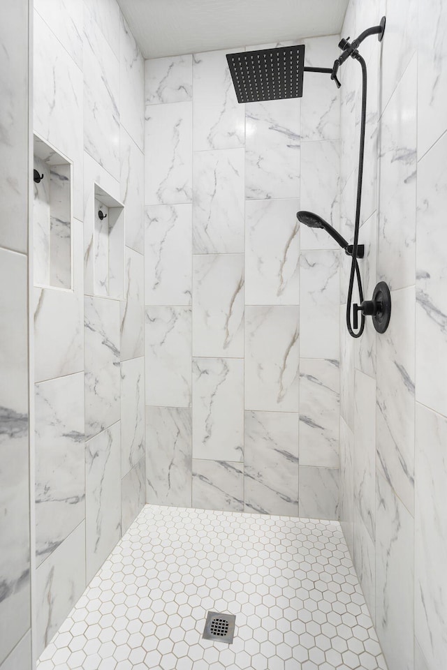 bathroom featuring a tile shower