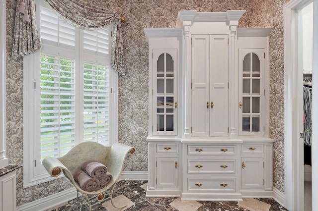 5245 S Stonehaven Dr, Springfield, MO 65809 - living area featuring wallpapered walls and baseboards
