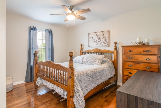 bedroom featuring dark wood-style floors, baseboards, and ceiling fan