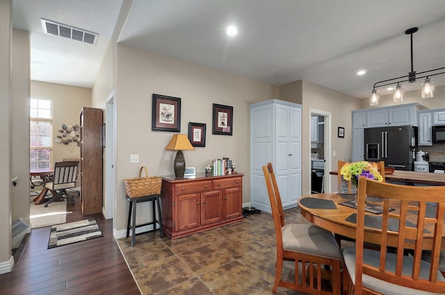 dining area with recessed lighting