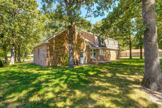 view of front facade featuring brick siding and a front lawn