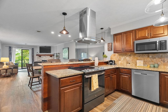 112 Overlook Dr Unit 5, Branson, MO 65616 - kitchen featuring appliances with stainless steel finishes, island range hood, open floor plan, crown molding, and a peninsula
