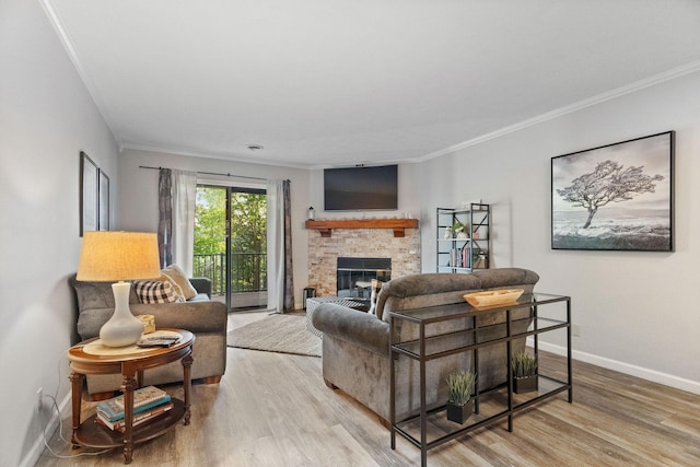 112 Overlook Dr Unit 5, Branson, MO 65616 - living room featuring wood finished floors, crown molding, a glass covered fireplace, and baseboards