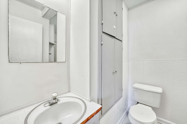 bathroom with vanity, toilet, and shower / bath combination