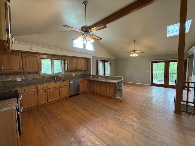 16709 Honeysuckle Hill Rd, Eminence, MO 65466 - kitchen featuring appliances with stainless steel finishes, ceiling fan, a skylight, tasteful backsplash, and a peninsula