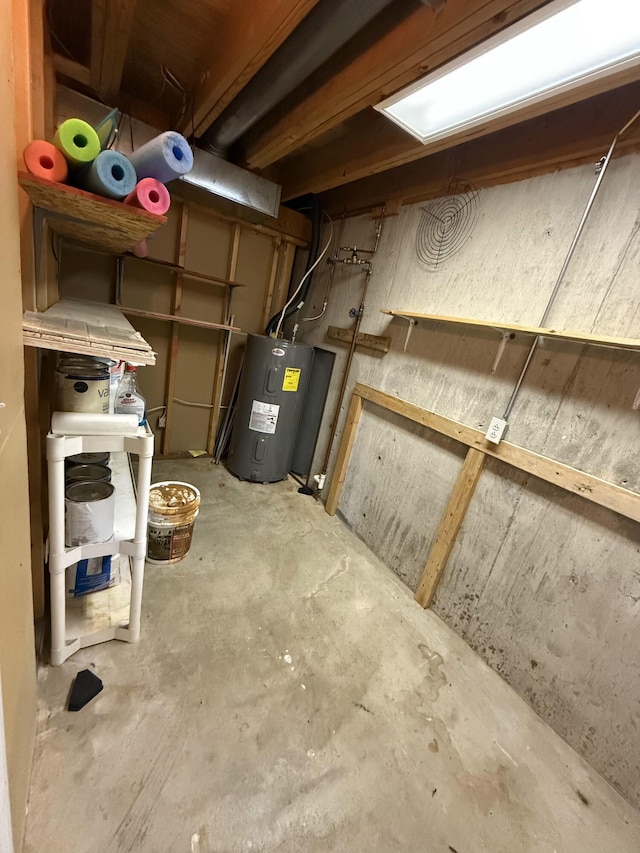 16709 Honeysuckle Hill Rd, Eminence, MO 65466 - unfinished basement featuring electric water heater