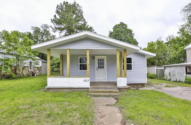 view of front of home featuring covered porch and a front lawn