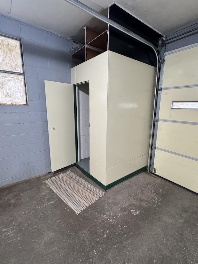 908 N Lincoln, Neosho, MO 64850 - garage with concrete block wall
