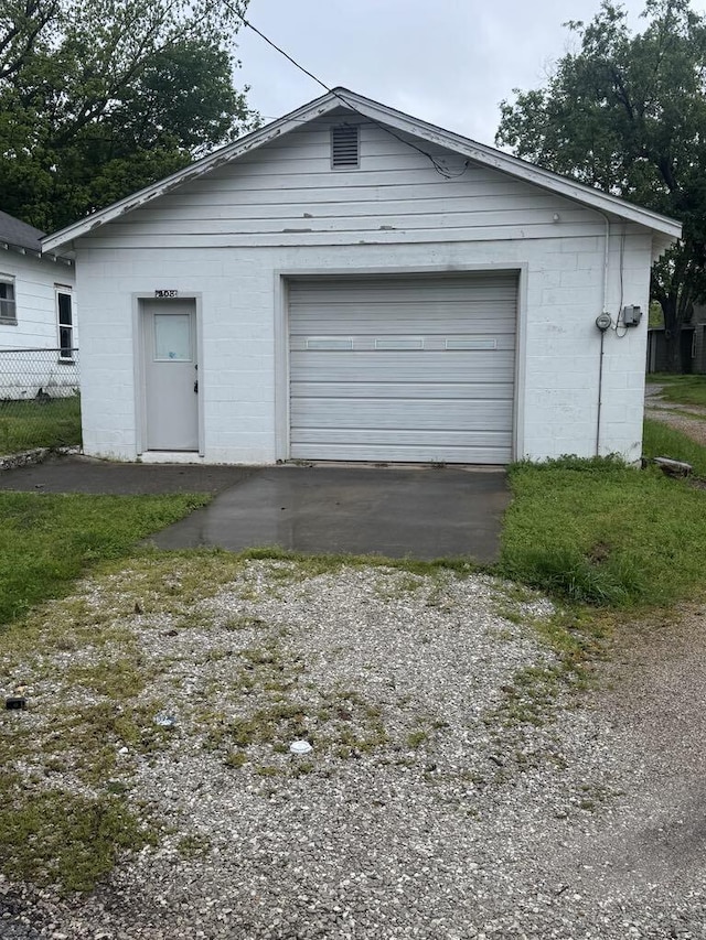 908 N Lincoln, Neosho, MO 64850 - garage featuring fence and driveway