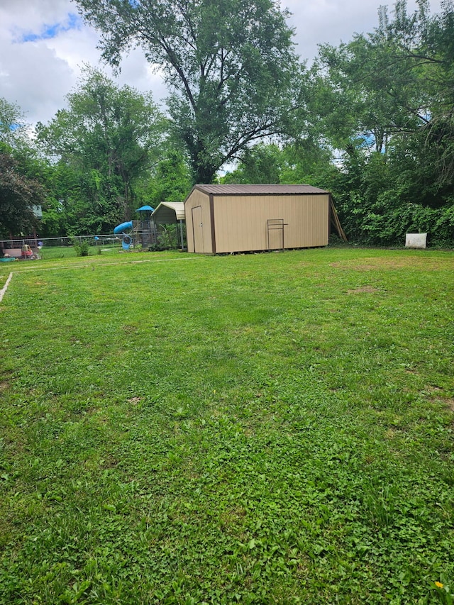 313 Washington St, Mountain View, MO 65548 - view of yard with an outdoor structure, a storage unit, and view of scattered trees
