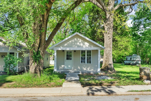 2041 N Pickwick Ave, Springfield, MO 65803 - view of front facade featuring a porch and a front lawn