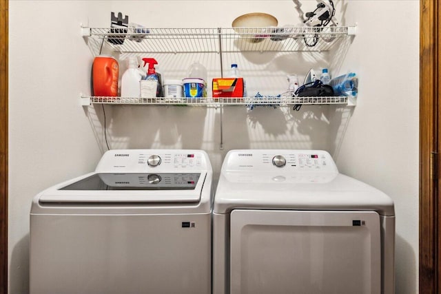 1215 E 515th Rd, Morrisville, MO 65710 - washroom with washer and dryer
