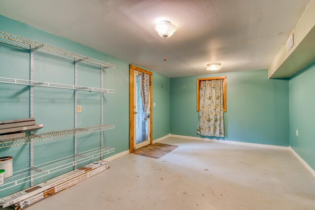 713 Taneycomo Rd, Branson, MO 65616 - foyer featuring finished concrete flooring and baseboards