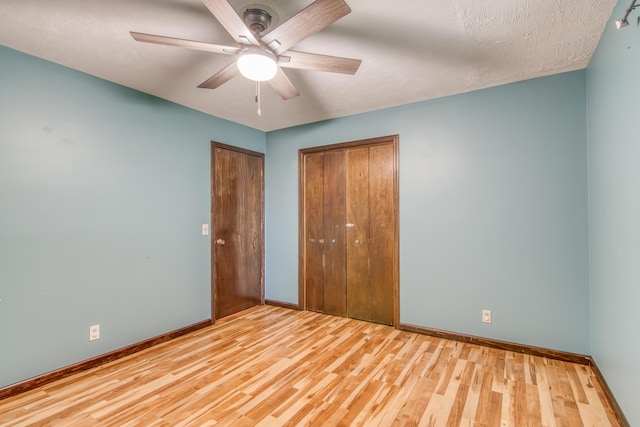 713 Taneycomo Rd, Branson, MO 65616 - unfurnished bedroom featuring baseboards, wood finished floors, and a ceiling fan