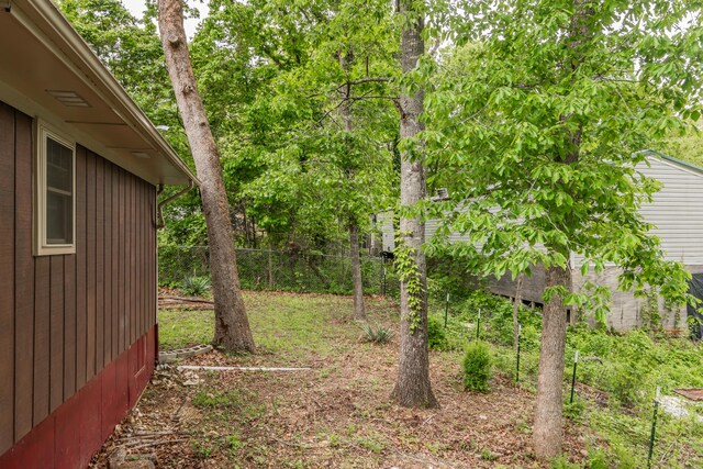713 Taneycomo Rd, Branson, MO 65616 - view of yard featuring fence