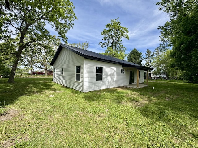 834 Morris St, Mountain Grove, MO 65711 - view of side of home with a yard and a patio area