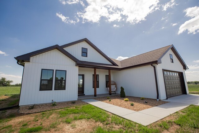 13320 E 1424th Rd, Stockton, MO 65785 - modern farmhouse style home featuring an attached garage and driveway