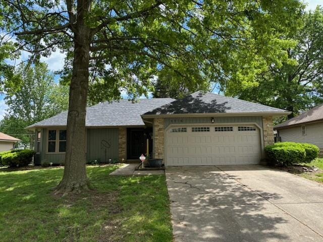 3376 W Roxbury St, Springfield, MO 65807 - ranch-style house featuring a garage, concrete driveway, and a front lawn