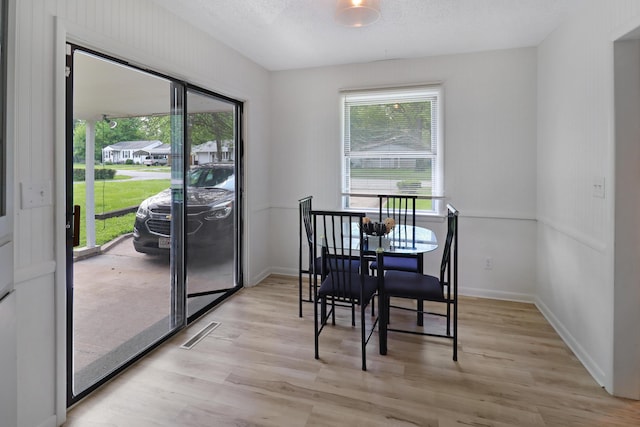 845 W Seminole St, Springfield, MO 65807 - dining space with light wood-style flooring, baseboards, and a textured ceiling