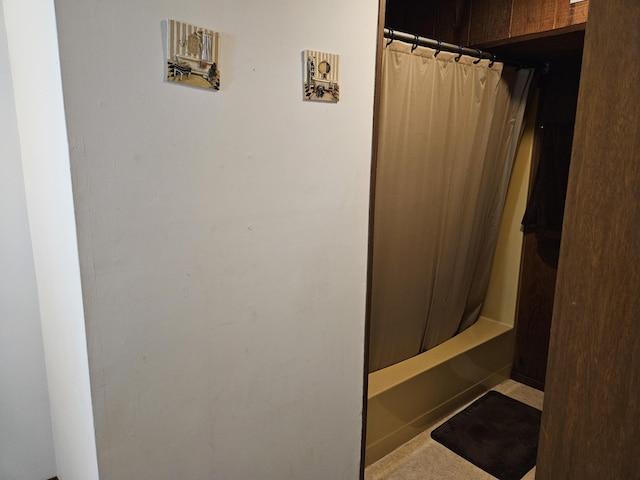 1100 County Road 8270, West Plains, MO 65775 - full bath featuring shower / tub combo with curtain