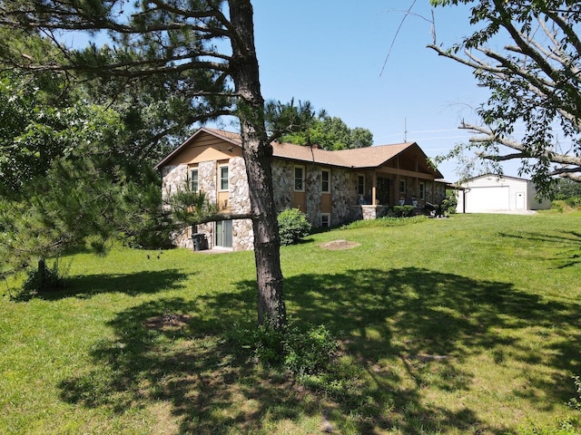 1100 County Road 8270, West Plains, MO 65775 - view of grassy yard featuring a detached garage