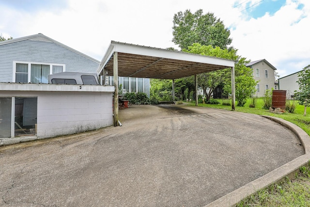 view of vehicle parking featuring a carport and driveway