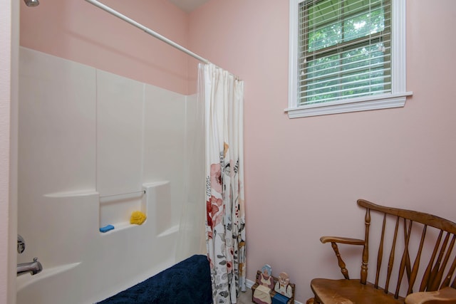 904 W Crater Cir, Nixa, MO 65714 - full bathroom featuring shower / bath combo with shower curtain