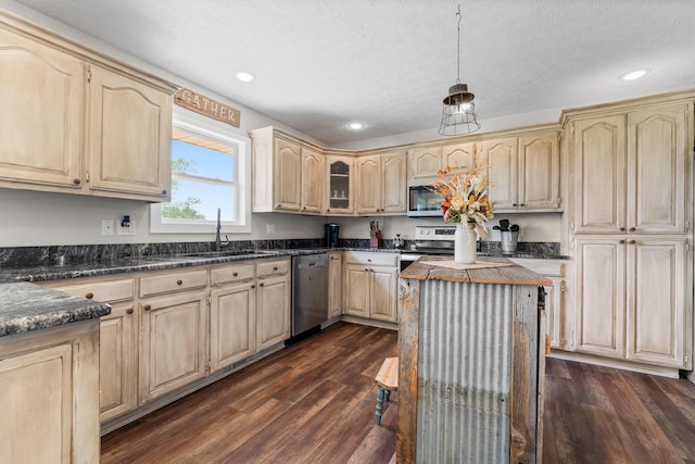 5376 S 140th Rd, Morrisville, MO 65710 - kitchen featuring stainless steel appliances, a sink, dark wood-type flooring, light brown cabinetry, and recessed lighting