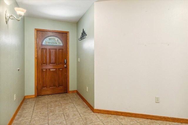 580 Cedar Hill Ln, Marshfield, MO 65706 - foyer featuring baseboards