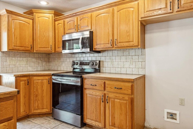 580 Cedar Hill Ln, Marshfield, MO 65706 - kitchen with stainless steel appliances, light countertops, backsplash, light tile patterned floors, and recessed lighting