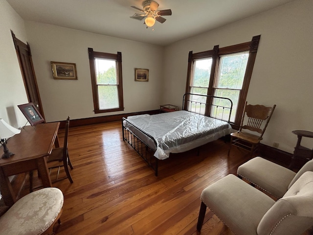 bedroom with hardwood / wood-style flooring, baseboards, and ceiling fan