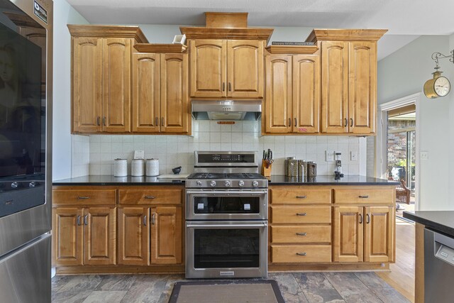 5998 S Parkhaven Ln, Springfield, MO 65810 - kitchen featuring under cabinet range hood, stainless steel appliances, dark countertops, and backsplash