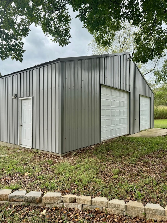 view of detached garage
