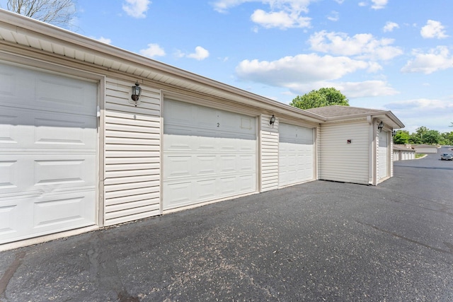 351 S Wildwood Dr Unit 3-2, Branson, MO 65616 - view of garage