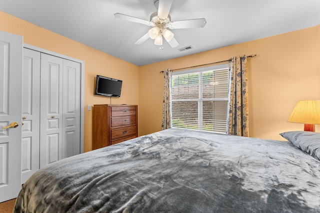 351 S Wildwood Dr Unit 3-2, Branson, MO 65616 - bedroom featuring a closet and a ceiling fan