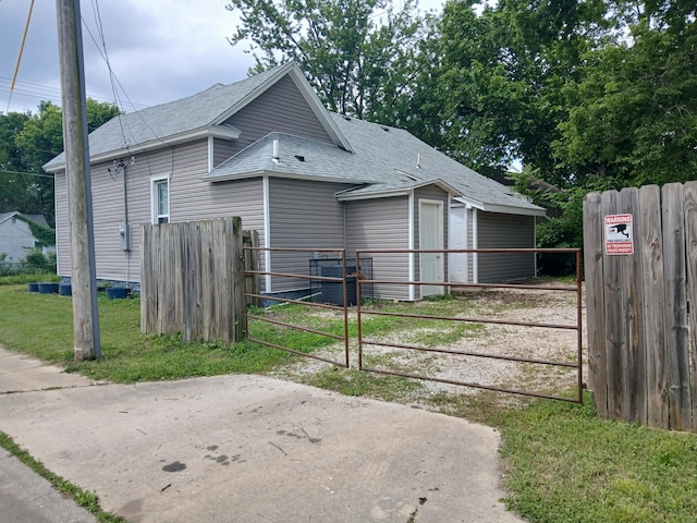 639 W Webster St, Springfield, MO 65802 - view of home's exterior featuring roof with shingles, a gate, and fence