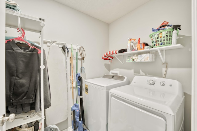 358 W Granada St, Republic, MO 65738 - laundry room featuring washer and dryer