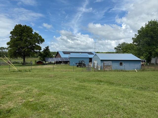view of yard with an outbuilding