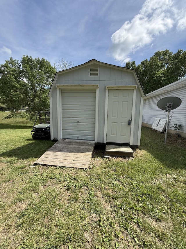 310 Mulling Dr, Highlandville, MO 65669 - view of garage