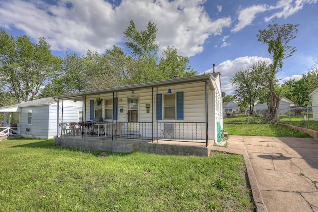 1014 Sycamore, Carthage, MO 64836 - view of front of home featuring covered porch