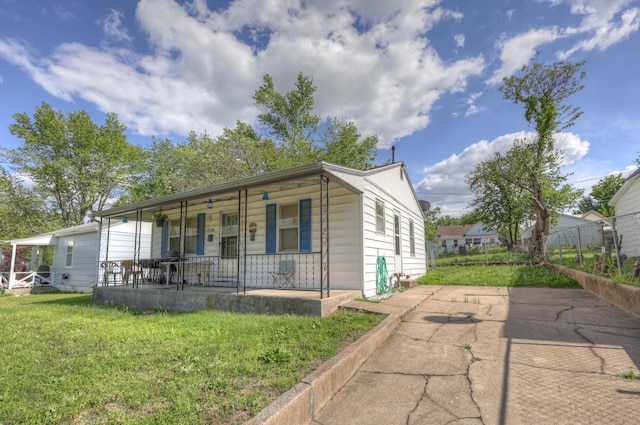 1014 Sycamore, Carthage, MO 64836 - view of front of home featuring a porch
