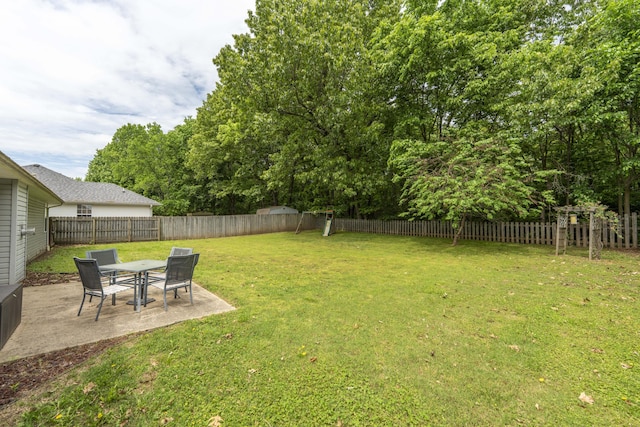 view of yard with a patio area