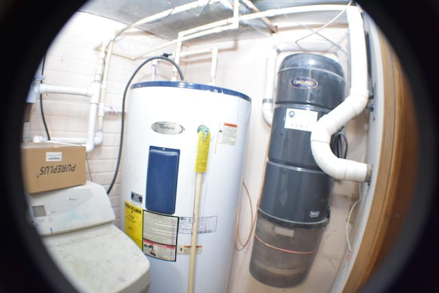 70 Dallion Ford Ln, Buffalo, MO 65622 - utility room featuring water heater