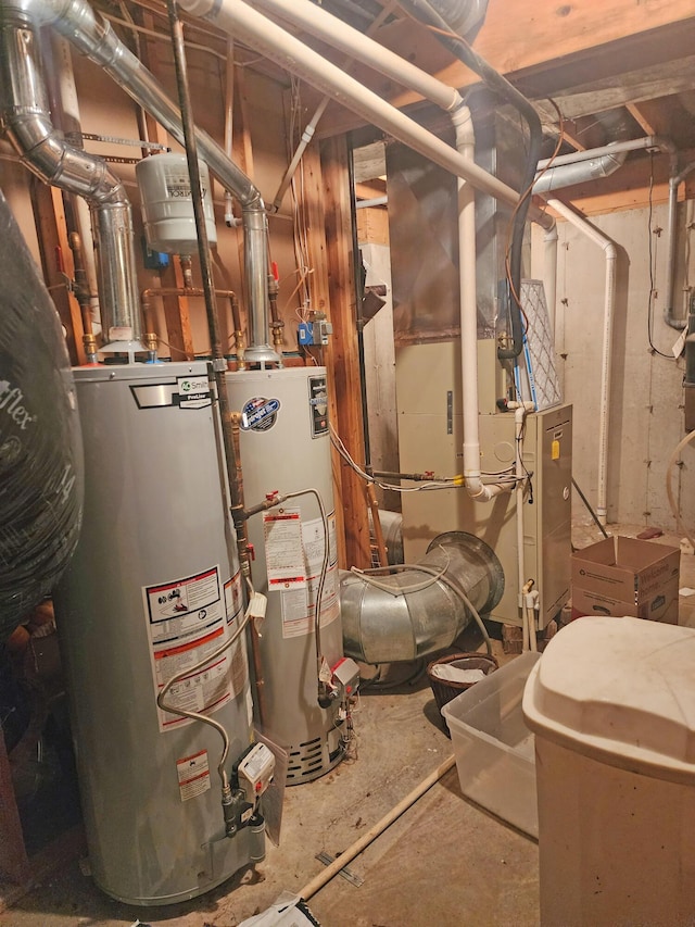 2016 Timberlake Rd, Branson, MO 65616 - utility room featuring water heater