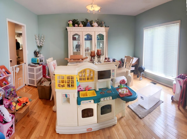 2016 Timberlake Rd, Branson, MO 65616 - recreation room featuring light wood finished floors